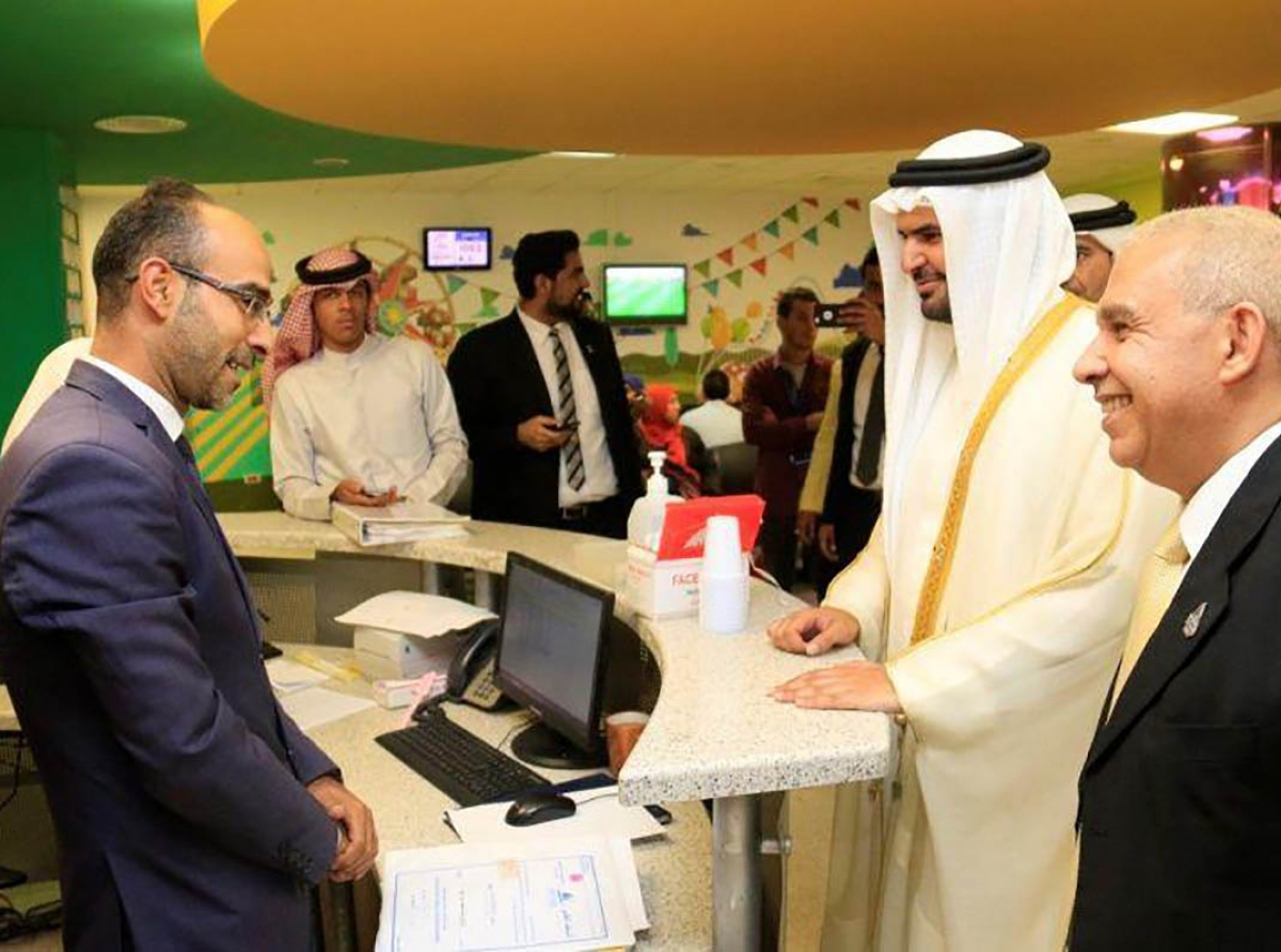  سمو الشيخ عيسى بن علي آل خليفة الرئيس الفخري لجمعية الكلمة الطيبة يقوم بزيارة الى مستشفى سرطان الأطفال بمصر