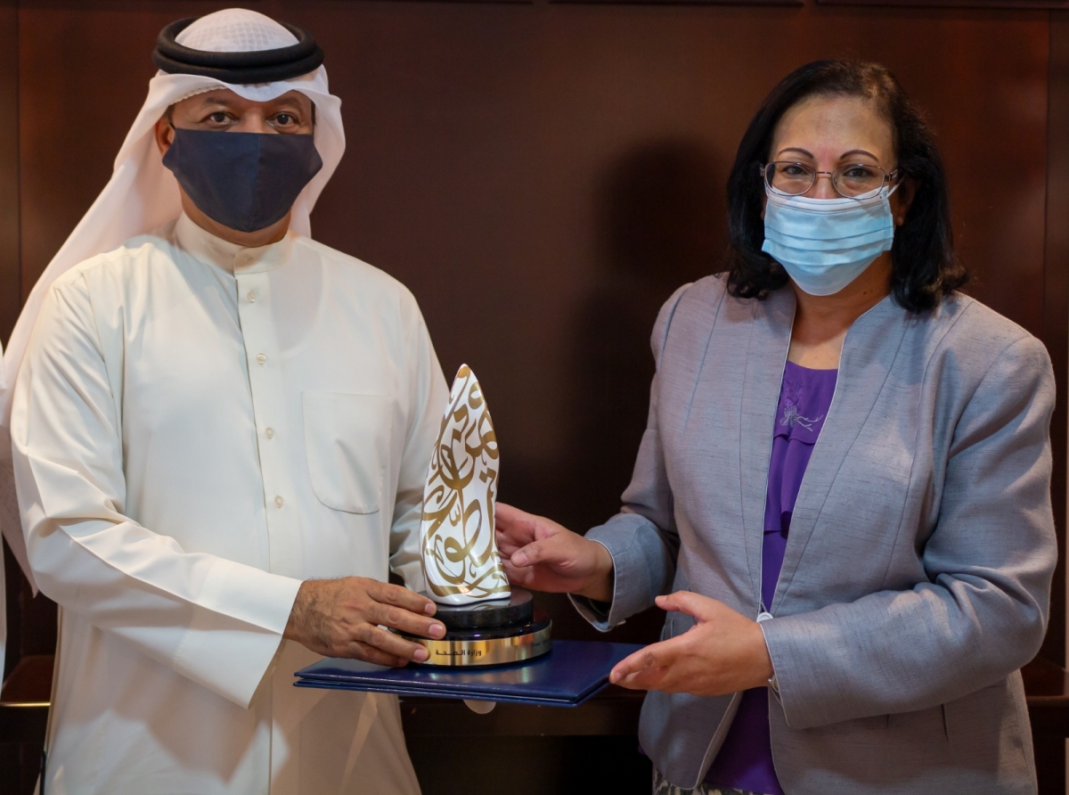 وفد من جمعية الكلمة الطيبة يزور وزارة الصحة لتسليم جائزة سمو الشيخ عيسى بن علي آل خليفة للعمل التطوعي ( لتكريم الكوادر الوطنية في الصفوف الأمامية) بنسختها العاشرة 